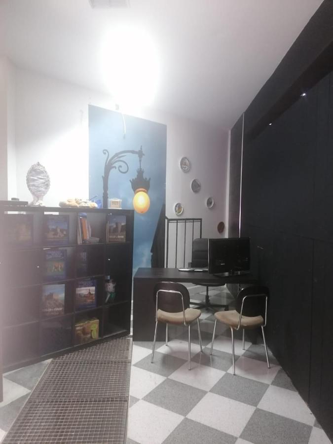 Hostal Casa Rosa Madrid Bagian luar foto